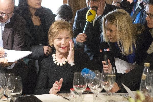 La escritora Lydie Salvayre gana el Premio Goncourt. (Foto Prensa Libre: AFP)