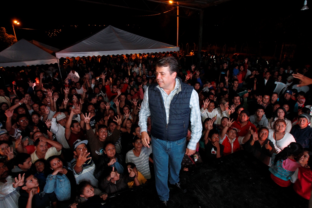 Los jefes ediles de la zona metropolitana celebraron desde anoche el triunfo (Foto Prensa Libre: Paulo Raquec)