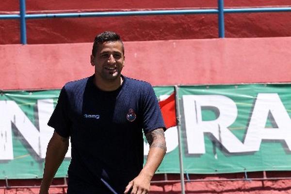 Maxi Callorda, captado ayer en el estadio El Trébol, donde su equipo jugó su tercer partido amistoso. (Foto Prensa Libre: Óscar Felipe)