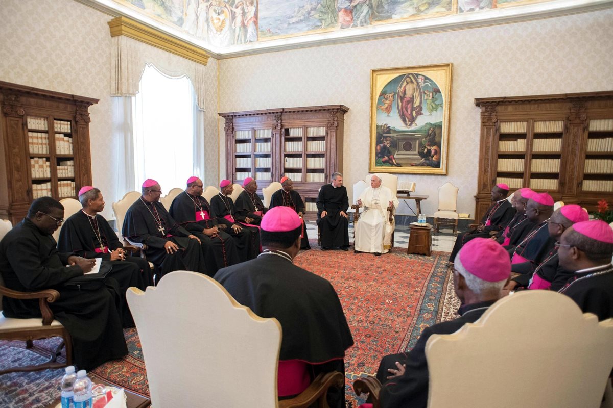 El papa Francisco ha promovido una serie de reformas en el Vaticano. (Foto Prensa Libre: EFE)