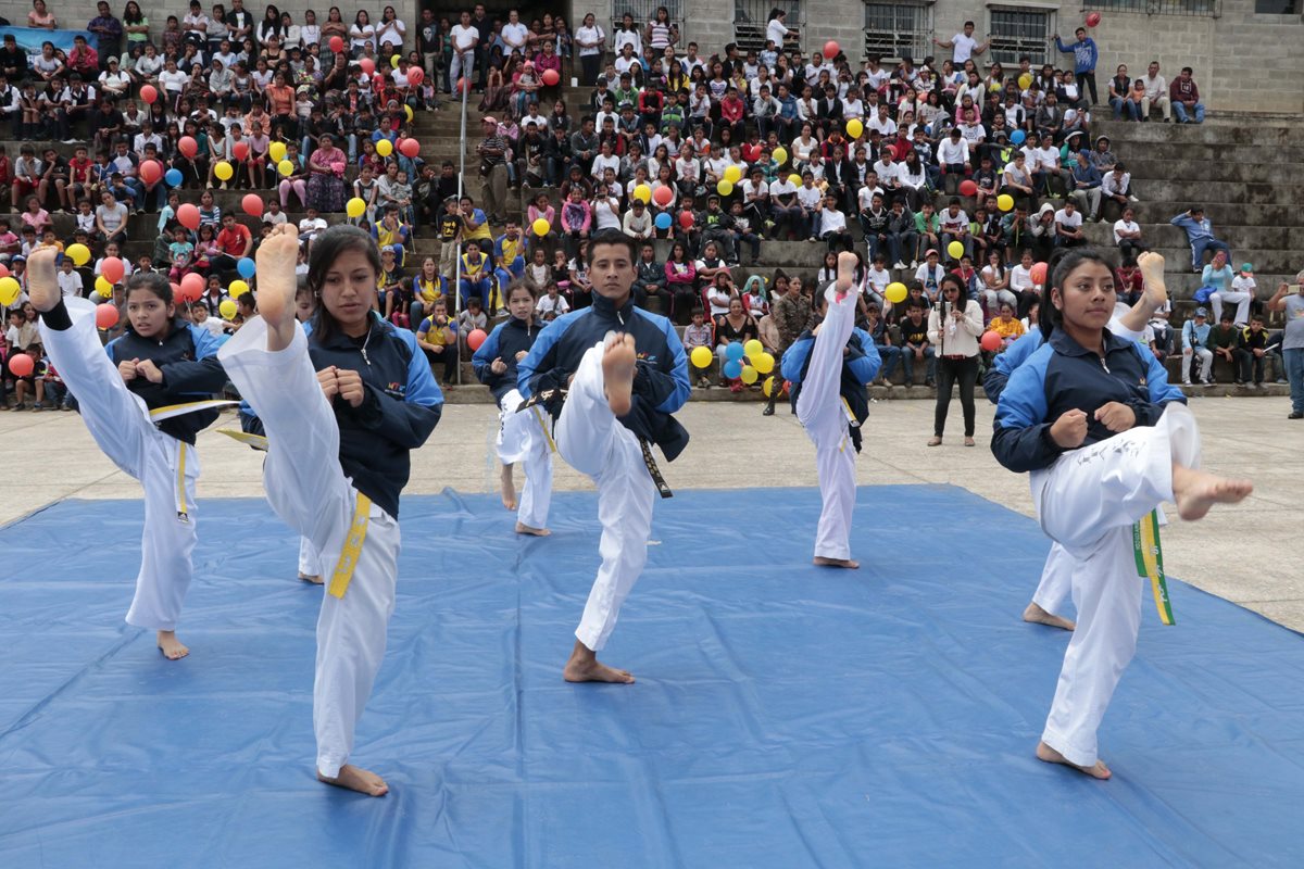 El taekuondo es uno de los deportes que podrán practicar los 450 niños y jóvenes de la Comunidad Esperanza, en Cobán. (Foto Prensa Libre: Eduardo Sam Chun)