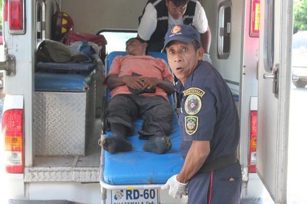 Dos campesinos resultaron intoxicados con insecticida en La Blanca, San Marcos. (Foto Prensa Libre: Alexander Coyoy)