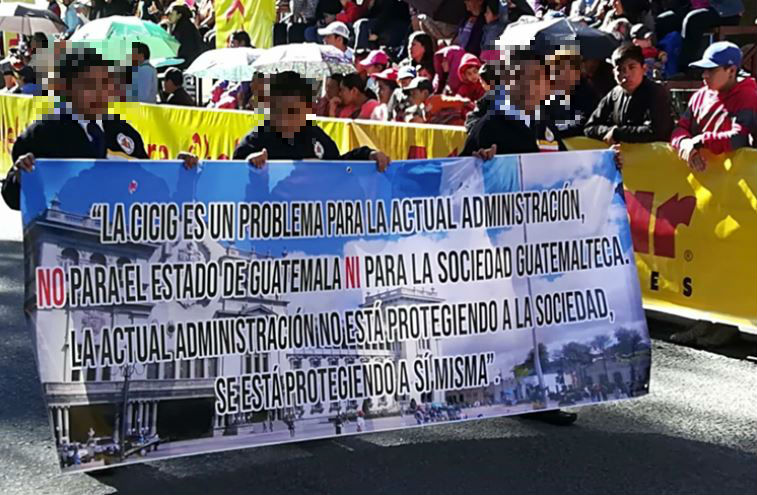 Estudiantes de Quetzaltenango piden que la Cicig continúe en el país. (Foto Prensa Libre: Raúl Juárez)