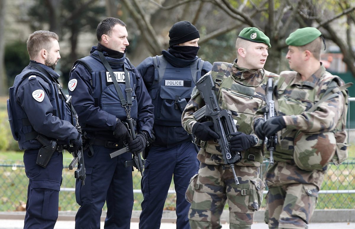 Francia permanece en alerta máxima este sábado. (Foto Prensa Libre: EFE).