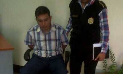 Herber David Gamboa Rosales es aprehendido en San Juan Bautista, Suchitepéquez, sindicado de cohecho pasivo. (Foto Prensa Libre: PNC)