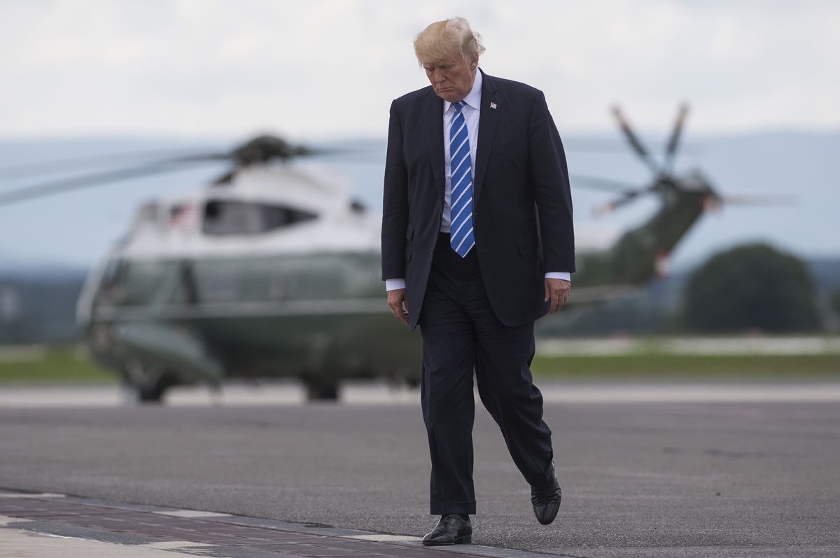Donald Trumpse dirige a abordar el Air Force One en Hagerstown, Maryland. (Foto Prensa Libre: AP).