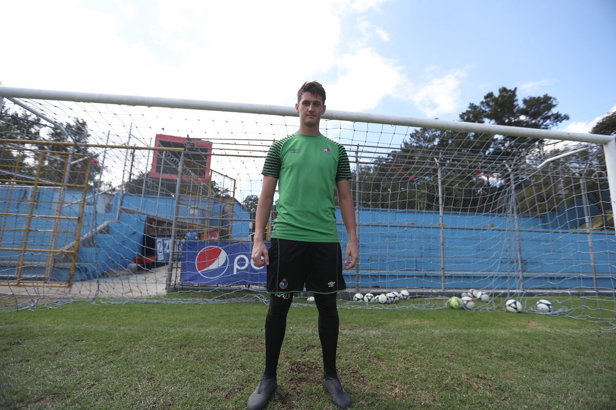 Nicholas Hagen volvió a los entrenamientos con Municipal, en el estadio del Trébol. (Foto Prensa Libre: Francisco Sánchez).