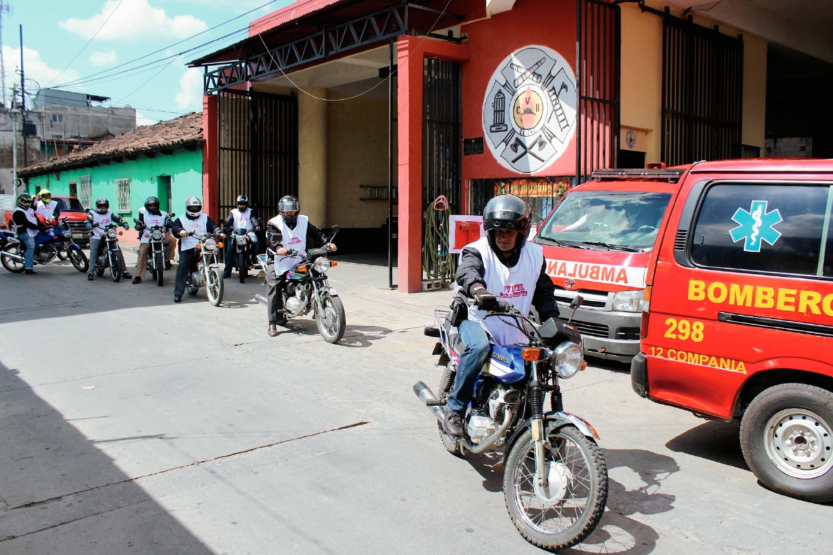 Socorristas participan en la Caravana del casco negro, en Santa Cruz del Quiché. (Foto Prensa Libre: Óscar Figueroa)