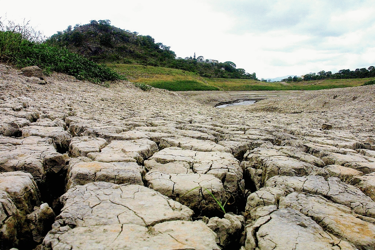 Evidente crisis de la represa Los Laureles en Honduras. (Foto Prensa Libre: AFP).