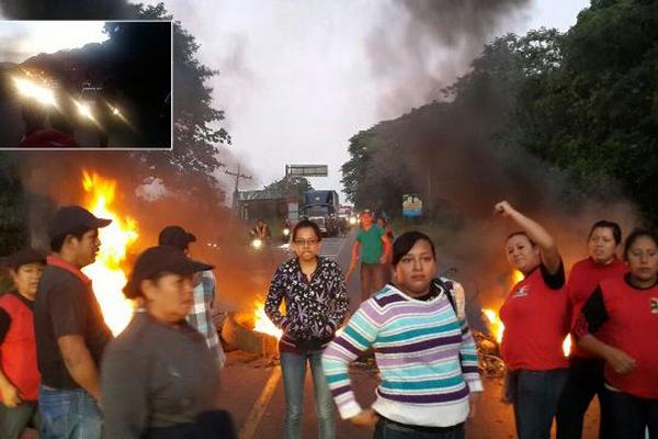 El km 61 de la ruta a El Salvador, entrada a Cuilapa, Santa Rosa, fue bloqueada de forma parcial por salubristas. (Foto Prensa Libre: Oswaldo Cardona).