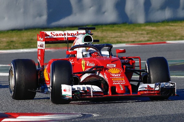 Sebastian Vettel fue el más rápido en los ensayos de hoy en Barcelona. (Foto Prensa Libre: AFP)