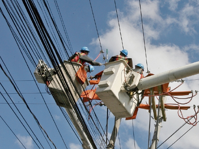 Usuarios de EEGSA y Energuate volverán a gozar de apoyo para consumo de energía. (Foto Prensa Libre: ESBIN GARCIA)