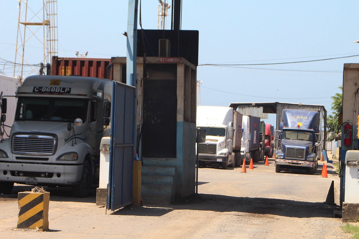 Las operaciones permanecieron paralizadas este día. (Foto Prensa Libre: Dony Stewart)