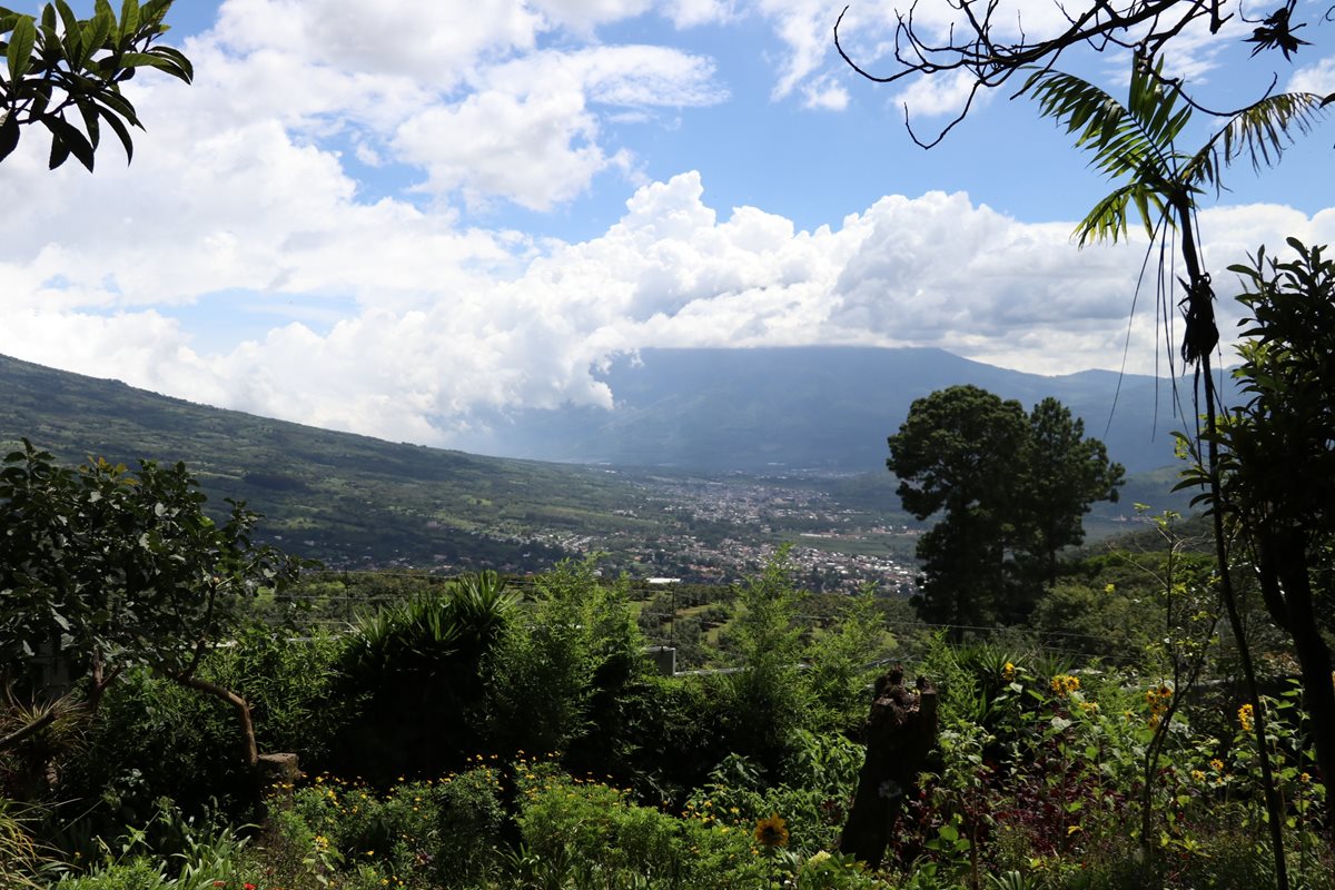 Maravillosa vista que ofrece Senderos del Alto en San Cristóbal el Alto, a más de dos mil metros de altura. (Foto Prensa Libre: Renato Melgar)