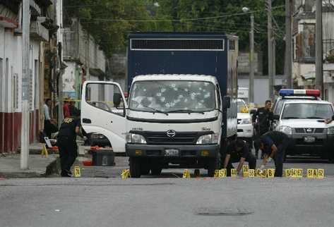 Guardias del Sistema Penitenciario han sido víctimas de ataques armados ordenados por el consejo de la Mara Salvatrucha, desde las prisiones.
