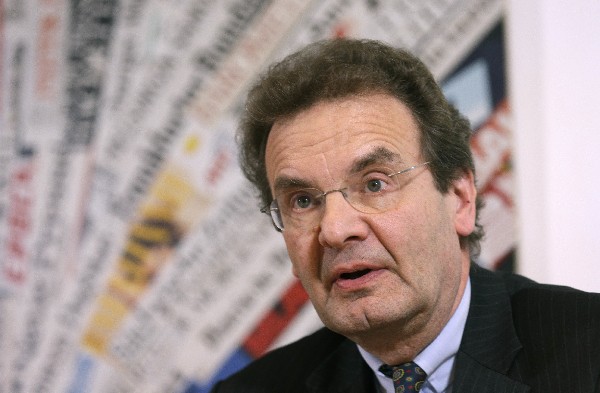 Albrecht von Boeselager da una conferencia con motivo del 900 aniversario de la orden. (Foto Prensa Libre: AP)