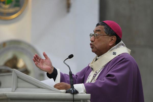 Oscar Julio Vian Morales, arzobispo de Guatemala durante la misa dominical en la Catedral Metropolitana (Foto Prensa Libre: Paulo Raquec) <br _mce_bogus="1"/>