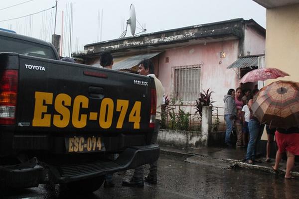 Un hombre de 85 años murió degollado este martes en el interior de su negocio en la ciudad de Escuintla. (Foto Prensa Libre: Melvin Sandoval)