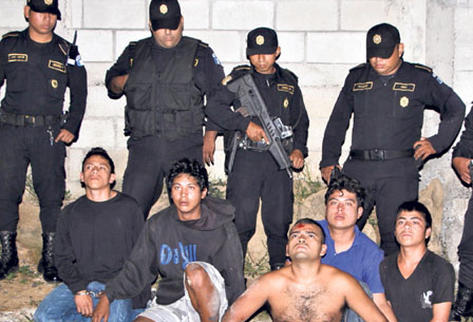 Manuel Hernández, Érick Méndez, Abel Díaz, Brian Méndez y Byron Saas, detenidos en Villa Nueva.