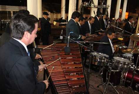 Nueve grupos de marimba participaron en el ensamble que deleito a los pobladores de Totonicapán. (Foto Prensa Libre: Edgar Domínguez)