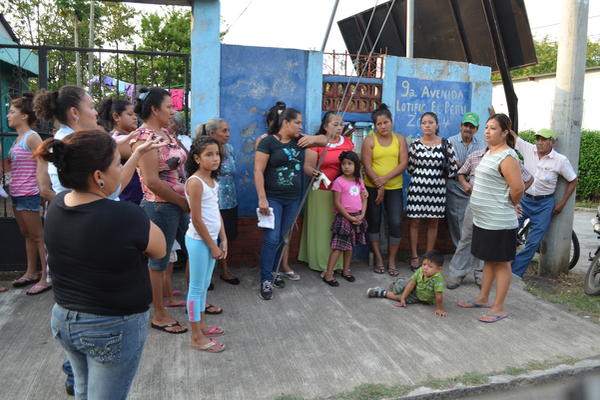 Vecinos del cantón Perú, en Retalhuleu, se oponen a la instalación de una antena de telefonía por considerar que es dañina para la salud.<br _mce_bogus="1"/>