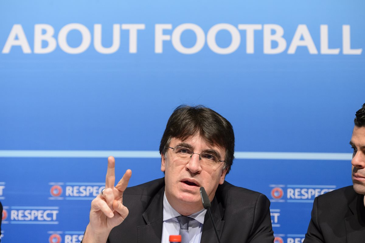 El nuevo secretario de la UEFA Theodore Theodoridis de Grecia habla durante la conferencia de prensa después de ser electo. (Foto Prensa Libre: AP)
