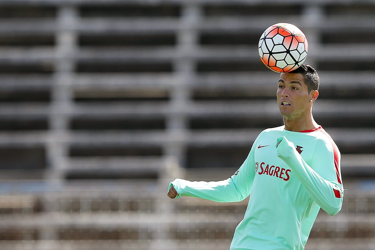 Cristiano Ronaldo se entrena con su Selección para participar en la fecha Fifa. (Foto Prensa Libre: EFE)