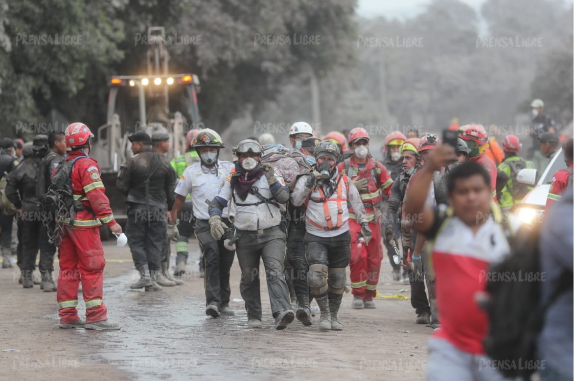 El Gobierno de Guatemala declaró estado de Calamidad en tres departamentos afectados por la erupción del Volcán de Fuego. (Foto Prensa Libre: Érick Ávila)