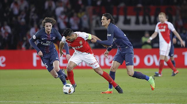 Radamel Falcao lidera la tabla de goleadores de la Ligue 1 con nueve tantos, Cavani le sigue con siete. (Foto Prensa Libre: AFP)