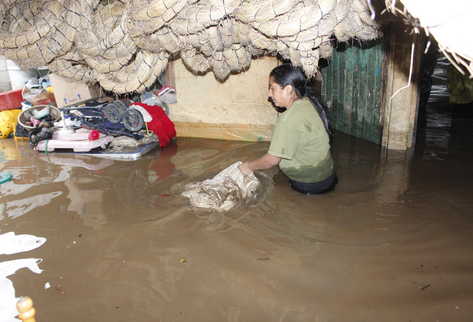 Las lluvias de este miércoles dejaron vivendas inundadas y daños materiales en El Tejar, Chimaltenango (Foto Prensa Libre: Victor Chamalé