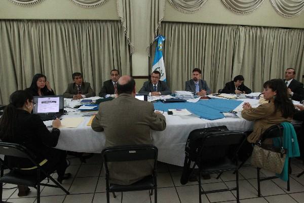 Los comisionados no se pronunciaron sobre la reconocida honorabilidad de los 116 aspirantes a magistrados al  TSE.
