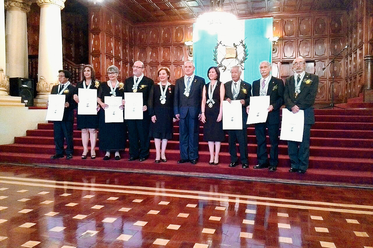 Siete docentes fueron reconocidos con la Orden Nacional Francisco Marroquín. (Foto Prensa Libre: Esbin García).