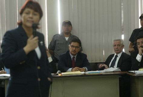 Eunice Mendizábal, fiscal del Ministerio Público, pide al Tribunal Undécimo de Sentencia una condena de 10 años de prisión contra el ex presidente Alfonso Portillo y  los ex ministros de Finanzas y de Defensa.