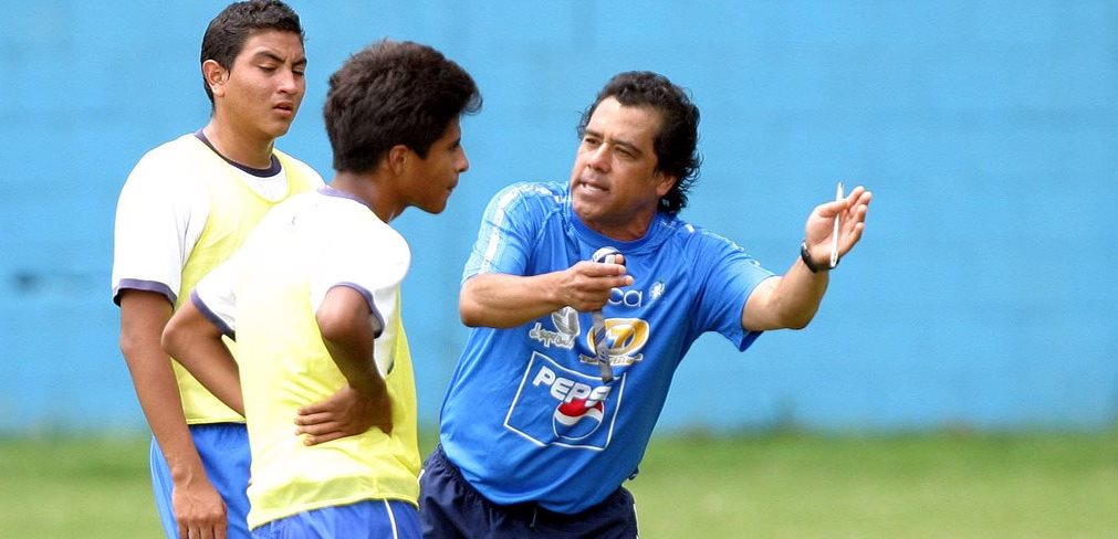 El ex jugador Byron Pérez, dirigió a la Selección Sub 17 de Guatemala. (Foto Prensa Libre: Hemeroteca PL)