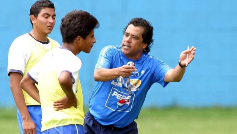 El ex jugador Byron Pérez, dirigió a la Selección Sub 17 de Guatemala. (Foto Prensa Libre: Hemeroteca PL)