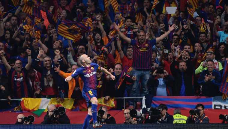 Andrés Iniesta fue el hombre clave en la final de la Copa del Rey entre el Barcelona y el Sevilla. (Foto Prensa Libre: AFP)