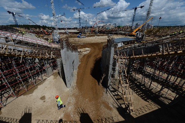 El estadio Mordovia Arena sigue en construcción y se espera que esté terminado a finales de este año. (Foto Prensa Libre: AFP)