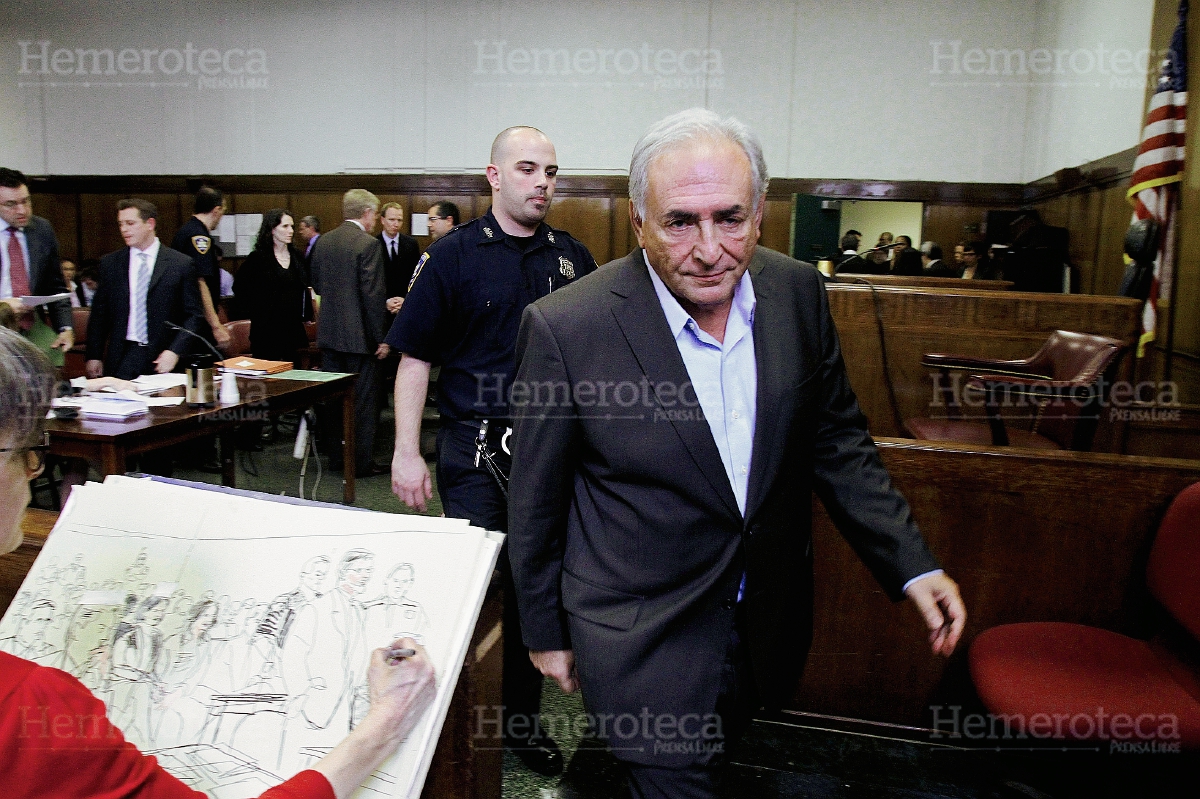 El exdirector del Fondo Monetario Internacional (FMI); Dominique Strauss-Kahn, fue capturado por acosar sexualmente a una camarera de un hotel en mayo de 2011. Foto: Hemeroteca PL