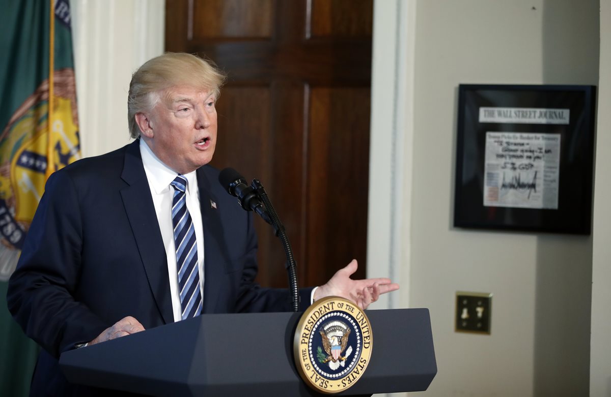 Donald Trump, presidente de EEUU, está dispuesto a ceder ante demócratas acerca del muro y presupuesto. (Foto Prensa Libre: AP)