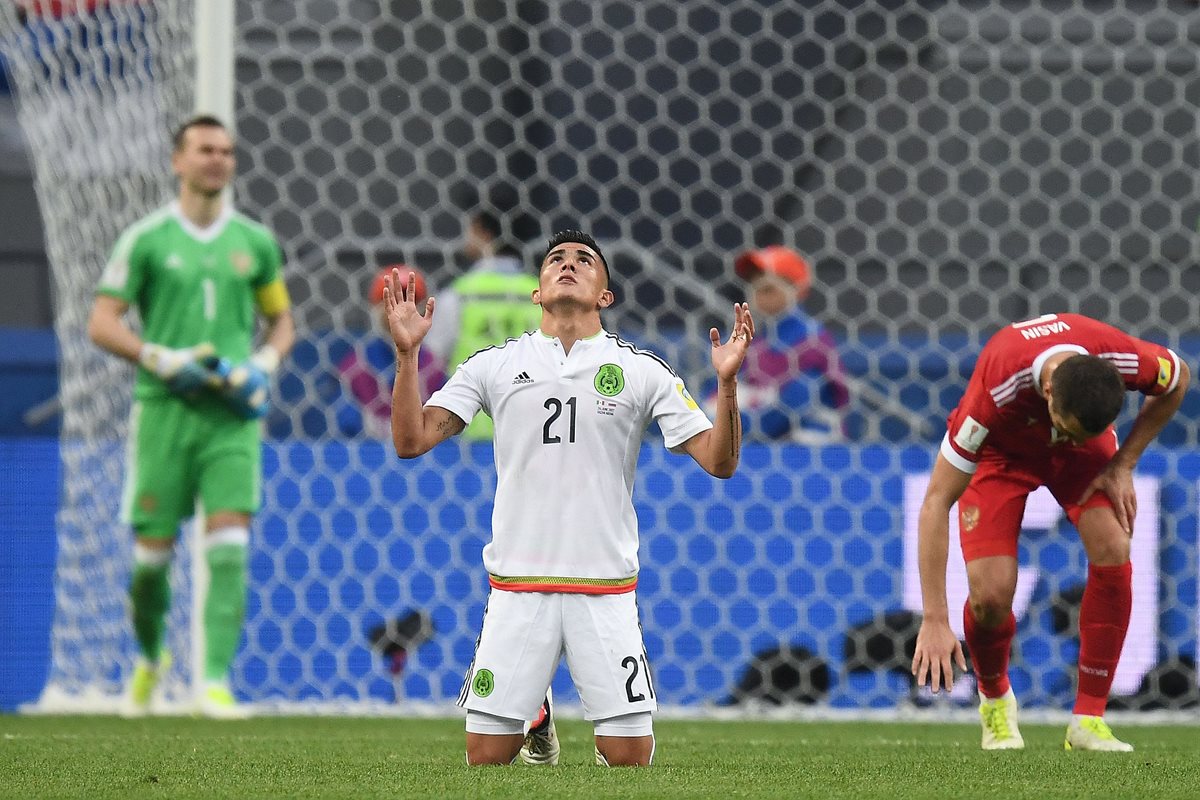 Luis Reyes festeja el triunfo de México después de eliminar a Rusia. (Foto Prensa Libre: AFP)