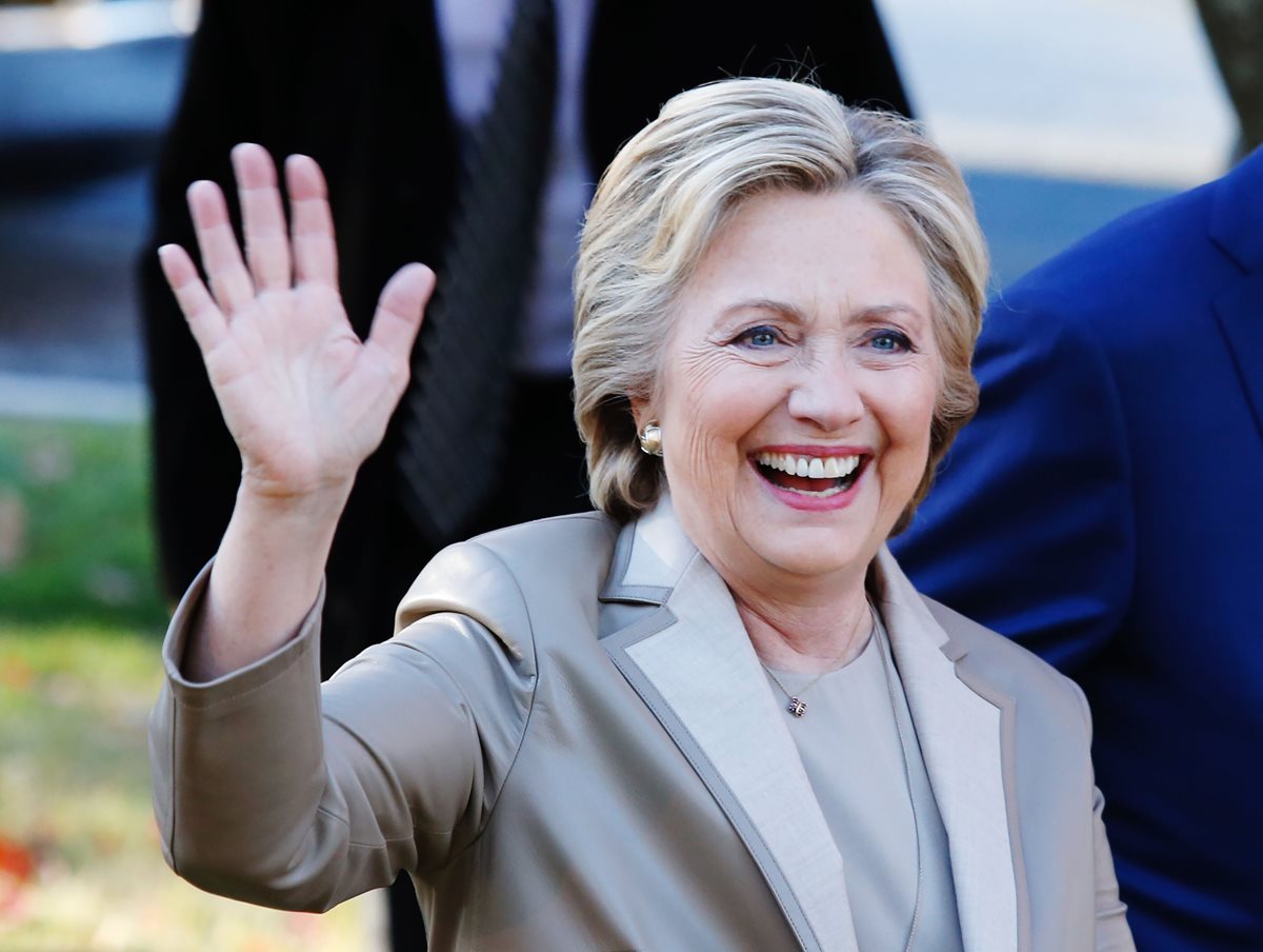 La suerte empieza a sonreír a Hillary Clinton con su victoria en la isla de Guam. (Foto Prensa Libre: AFP).