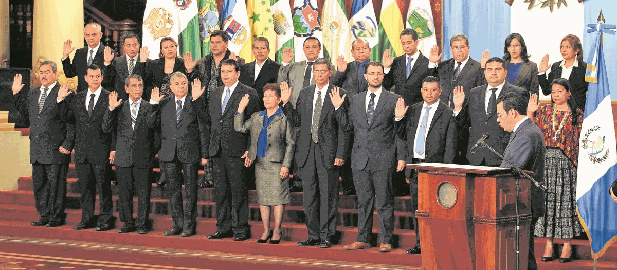 Solo cuatro podrían quedar de los gobernadores originales que el presidente Jimmy Morales juramentó en marzo del año pasado. (Foto Prensa Libre: HemerotecaPL)