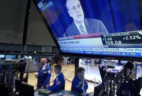 El anuncio de la Fed de mantener los estímulos económicos y la caída de las reservas impactaron en el precio. (Foto Prensa Libre: AP)
