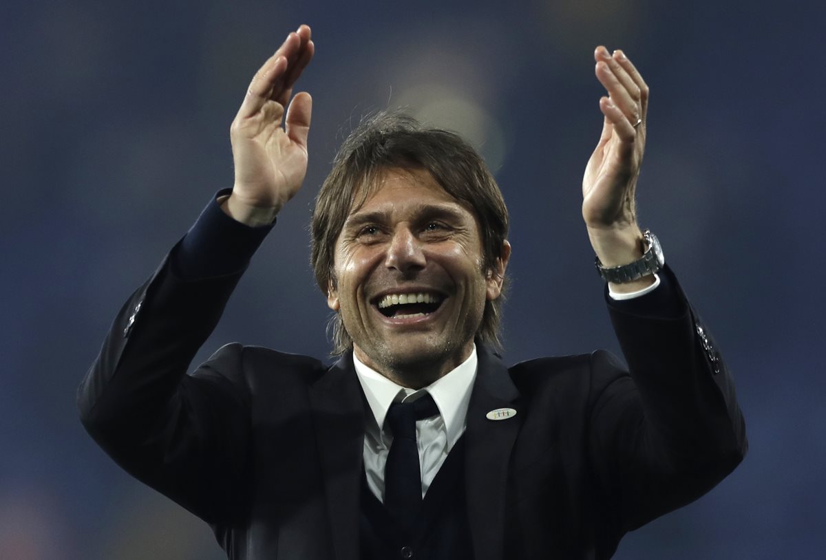 Antonio Conte estará dos años más al mando del equipo de los "blues". (Foto Prensa Libre: AP)