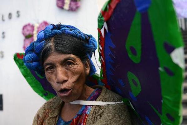Madres de inmigrantes guatemaltecos participan en la caravana por México. (Forto Prensa Libre: AFP).