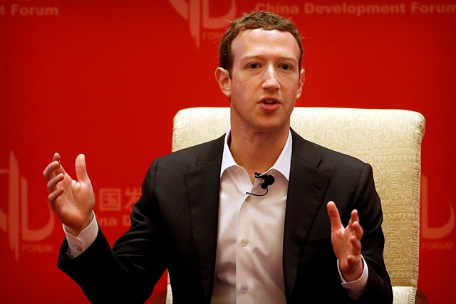 Mark Zuckerberg, creador de Facebook en el Foro de Desarrollo de China (Foto Prensa Libre: AP)
