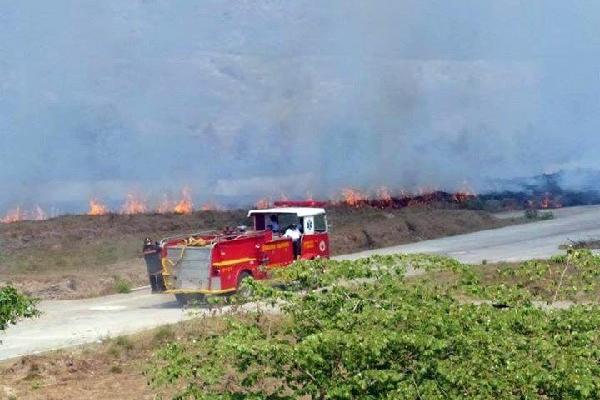 Bomberos Voluntarios van a la colonia Ciudad San José, Sanarate, El Progreso, por un incendio.