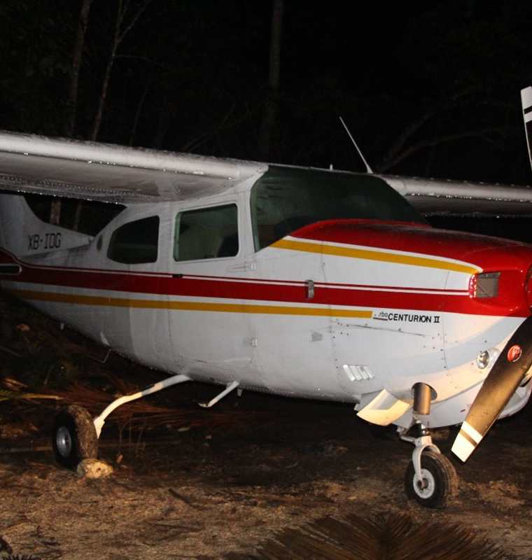 Avioneta localizada por autoridades en Poptún, Petén. (Foto Prensa Libre: PNC)