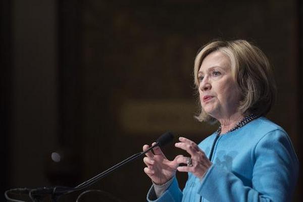 La exsecretaria de Estado estadounidense Hillary Clinton da una  conferencia en la Universidad de Georgetown, Washington DC. (Foto Prensa  Libre: AFP)