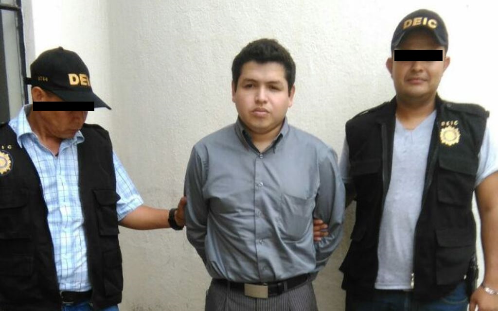 Roberto Carlos Membreño Rosales fue detenido en un centro comercial de la zona 1 capitalina. (Foto Prensa Libre: PNC)